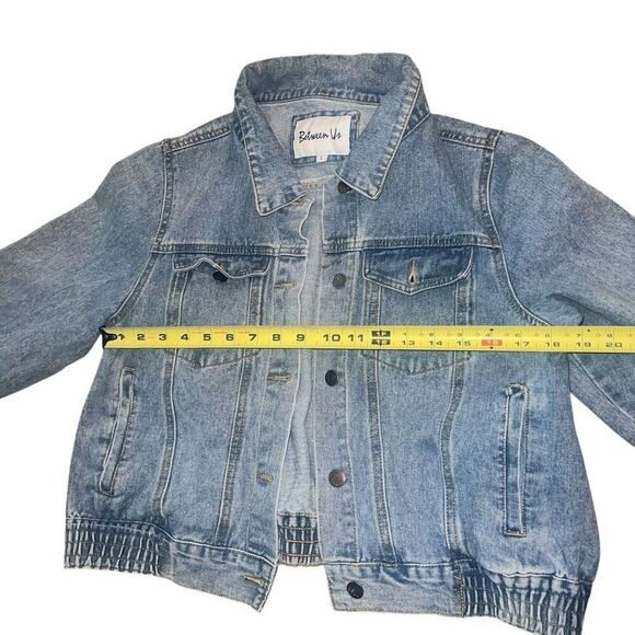 BETWEEN US slight Wash Cropped Jean Jacket Size L - Picture 6 of 7